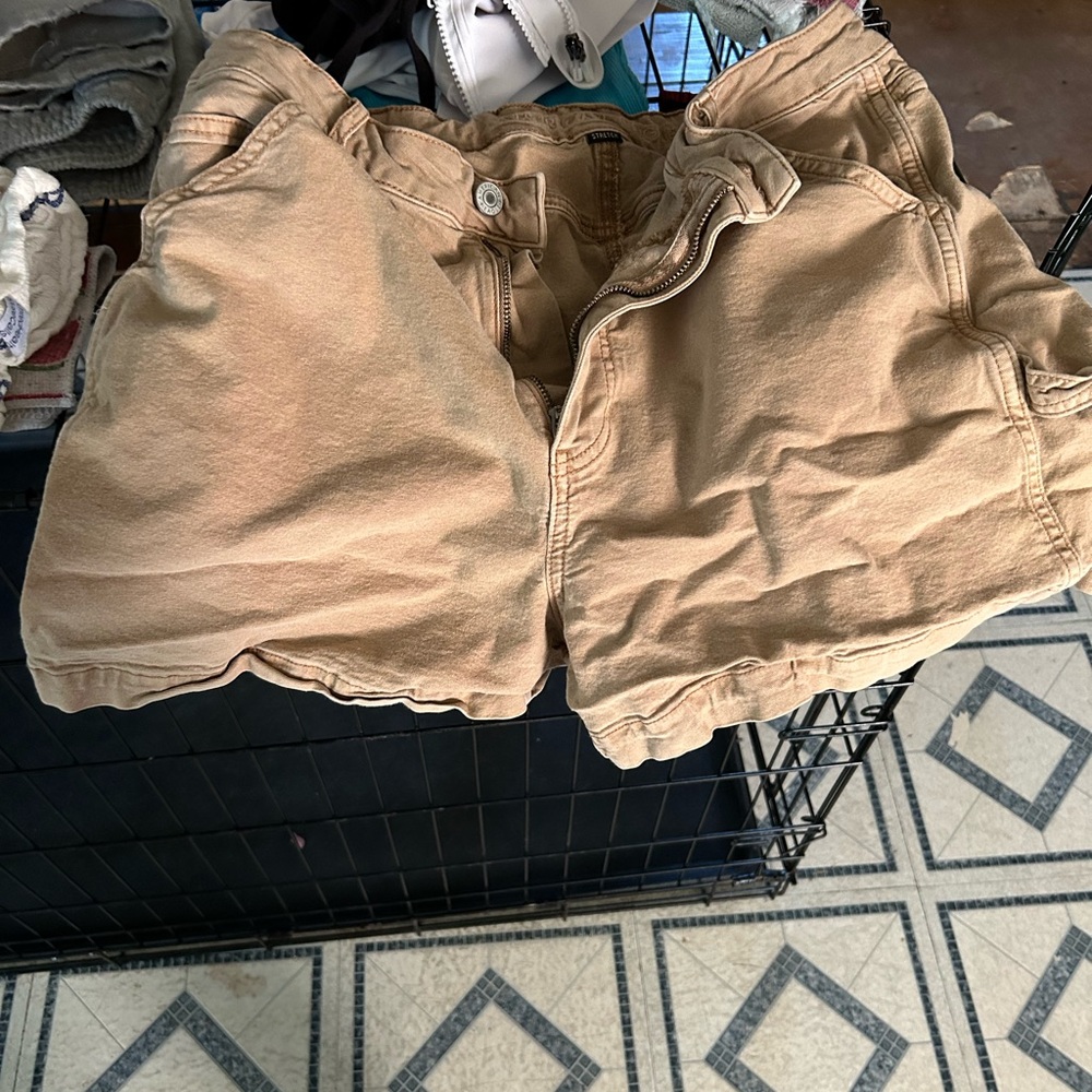 American eagle khaki shorts